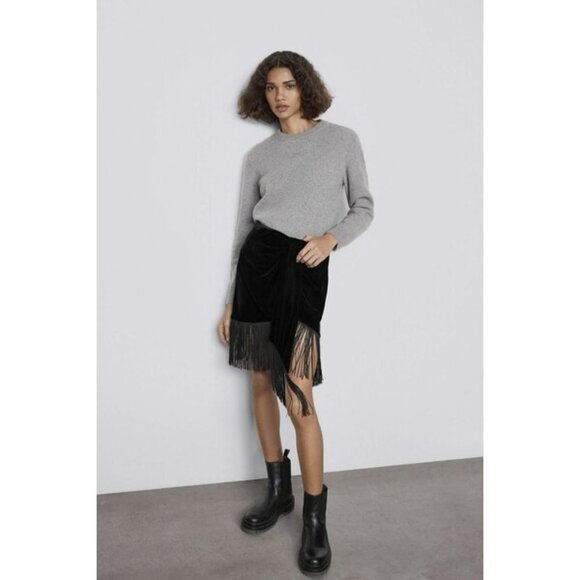 NWOT Zara black crushed velvet-like skirt w/ statement curved hem & fringing, XS - Picture 3 of 9